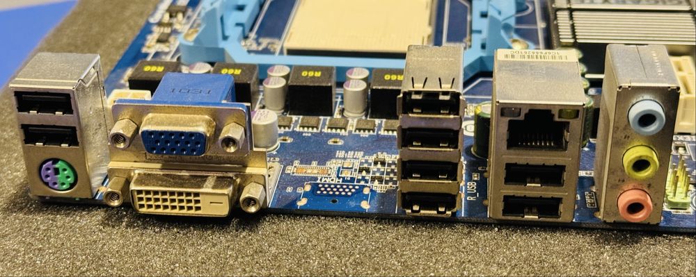 Материнська/Материнская плата Gigabyte GA-MA74GMT-S2/ Socket AM3 /DDR3