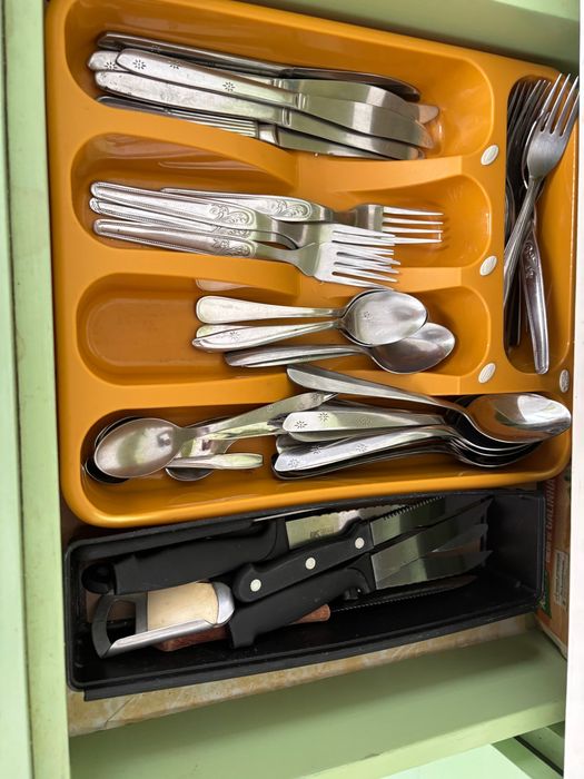 Vendo Material de Cozinha – Louças, Talheres, Tachos e Muito Mais