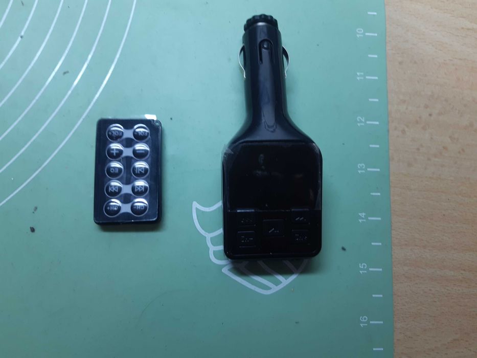 модулятор bluetooth в авто в прикуриватель aux  подключается к радио