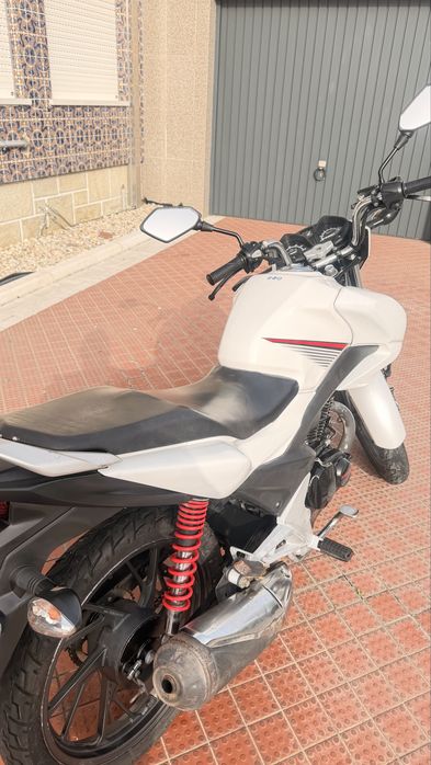 Vendo Mota Honda 125CC ano 2017.