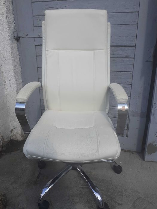 Sprzedam fotele obrotowe od 40 do 80 zł. i krzesła składane, w opisie