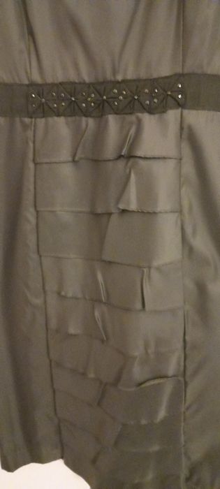 Vestido casual,preto,36-38 com fecho atras.Vestido e muito elegante