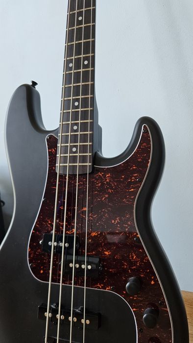 Gitara basowa plus wzmacniacz