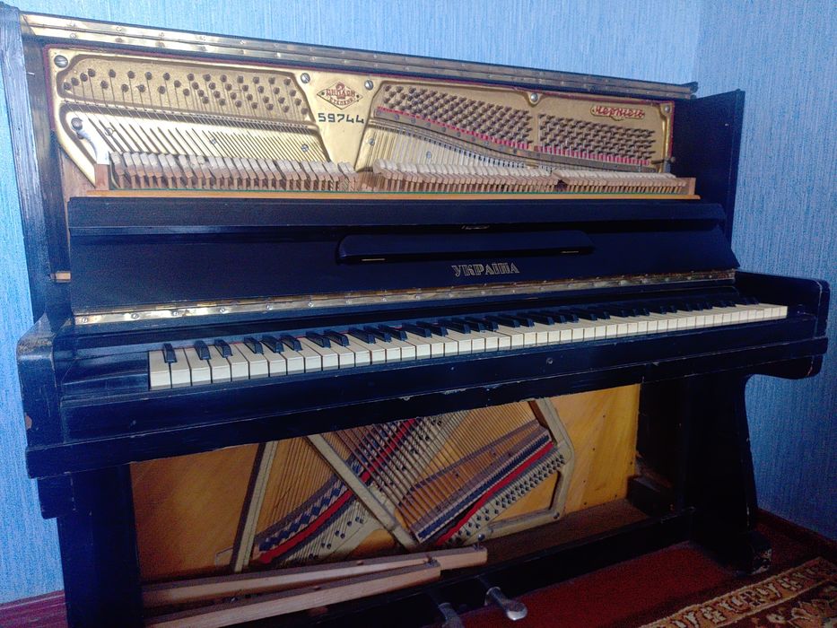 Фортепіано "Україна", Чернігів