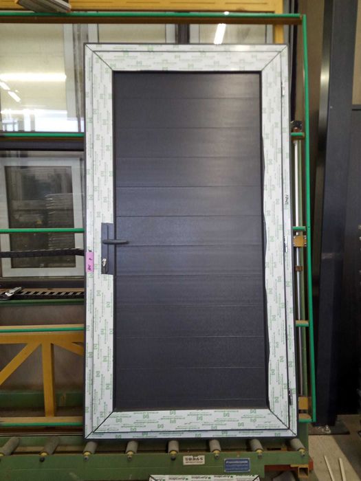 Drzwi gospodarcze do garażu piwnicy kotłowni na strych plastikowe