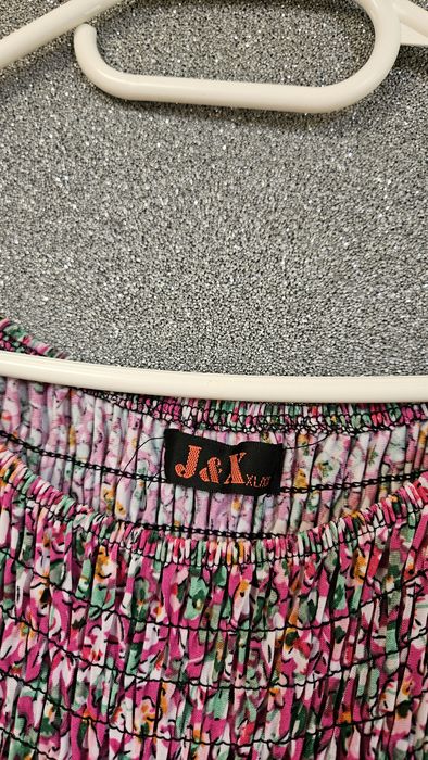 Sukienka w kwiatuszki J&X