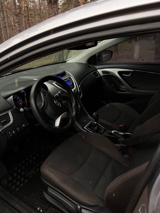 Hyundai Elantra 2012