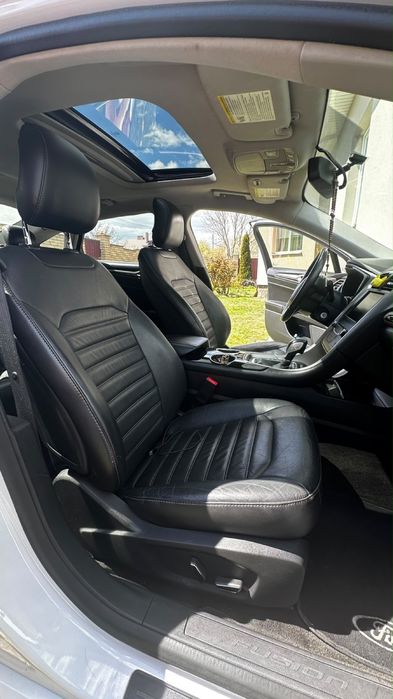 Автомобіль Ford Fusion 2013