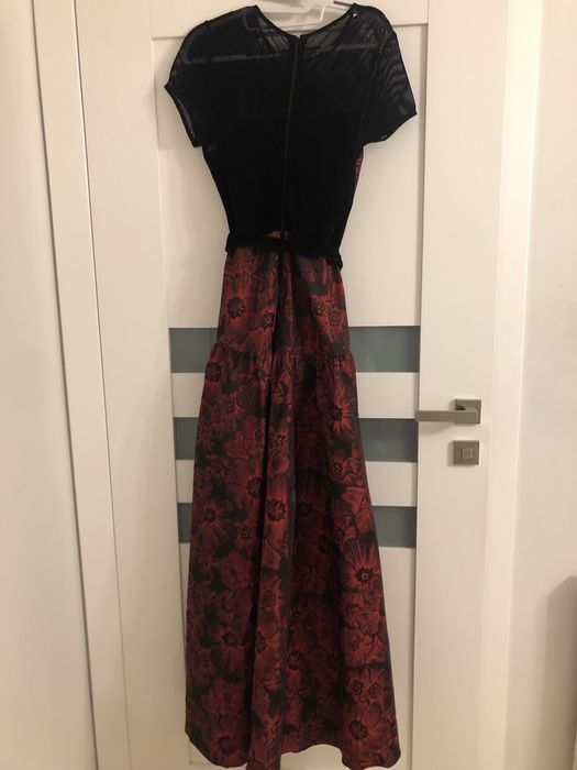 Żakardowa asymetryczna wieczorowa sukienka Nissa