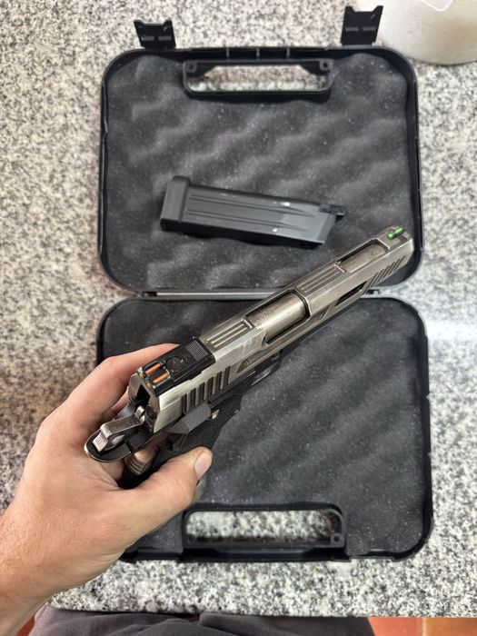 Vendo arma de airsoft a gas WE