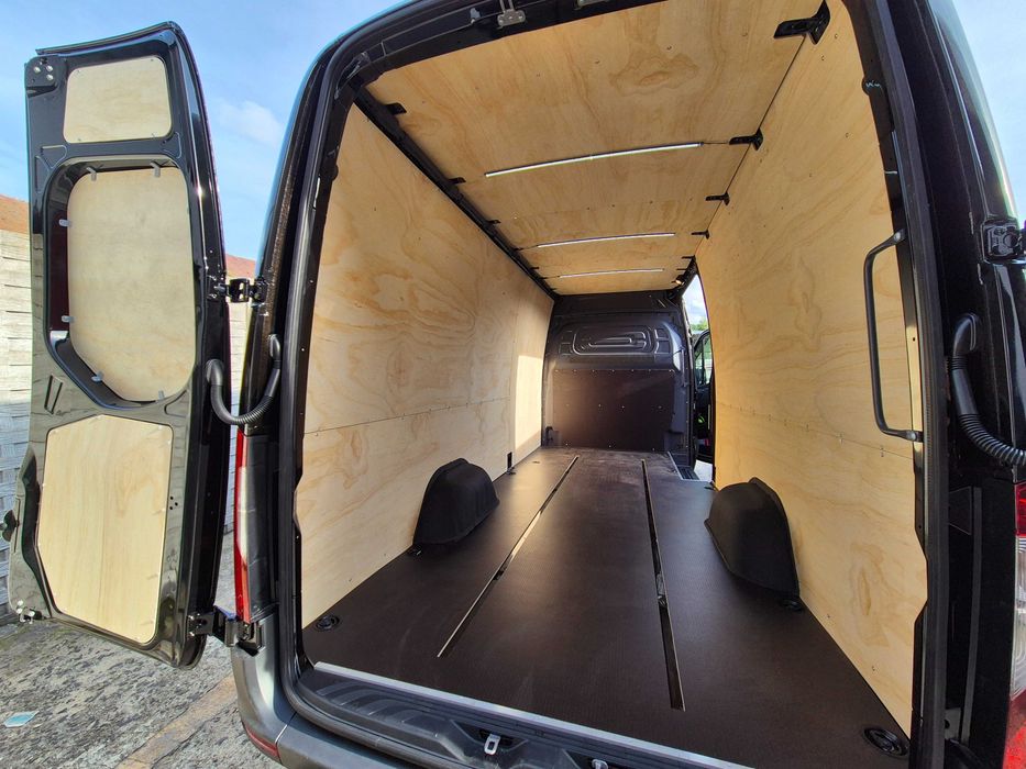 Zabudowa busa, paki, przestrzeni ładunkowej Mercedes Sprinter L3H2 sklejka MONTAŻ U KLIENTA (szyny airline, drążki, izolacja, adaptery)