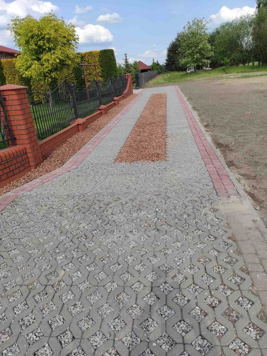 Usługi minikoparką - Wywrotką 3,5t. Utwardzanie terenu.