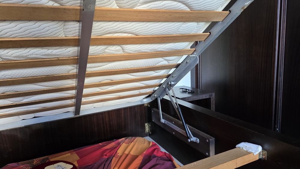 Cama + 2 Mesas de Cabeceira em Madeira Maciça Wengué