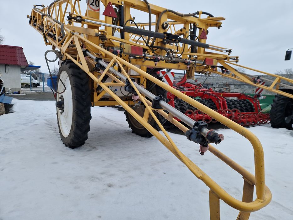 Причіпний  оприскувач "Кронос"