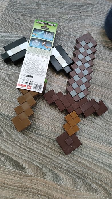Іграшки Майнкрафт меч та кірка