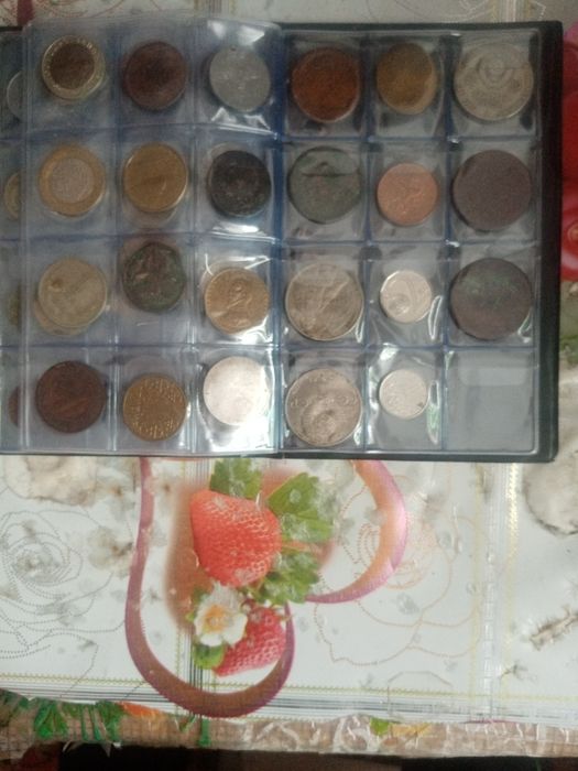 Продам Альбом с монетами