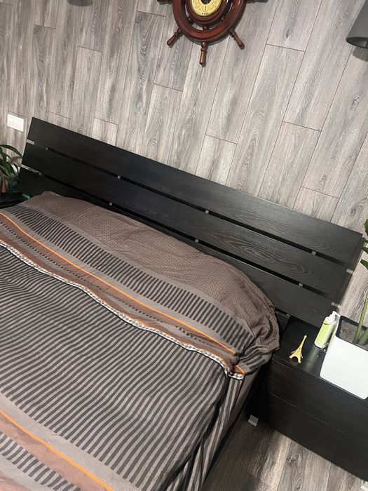 Продам ліжко та 2 тумби