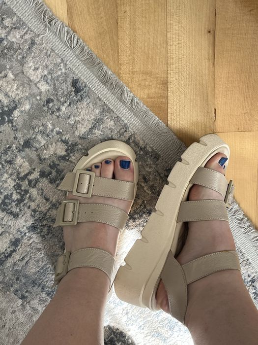 жіночі сандалі, шкіряні