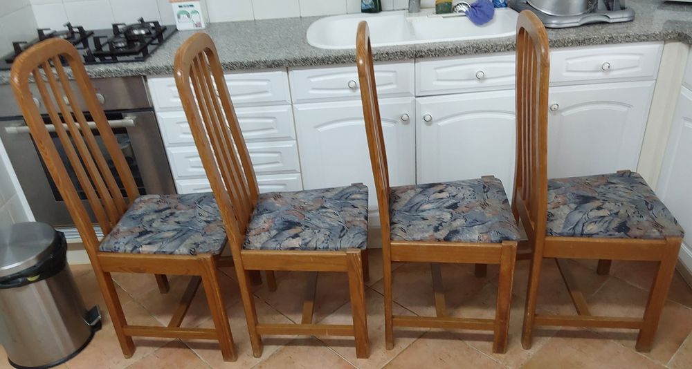 QUATRO CADEIRAS DE MESA DE JANTAR.Casa,Sala,Cozinha,Restaurante,Quarto
