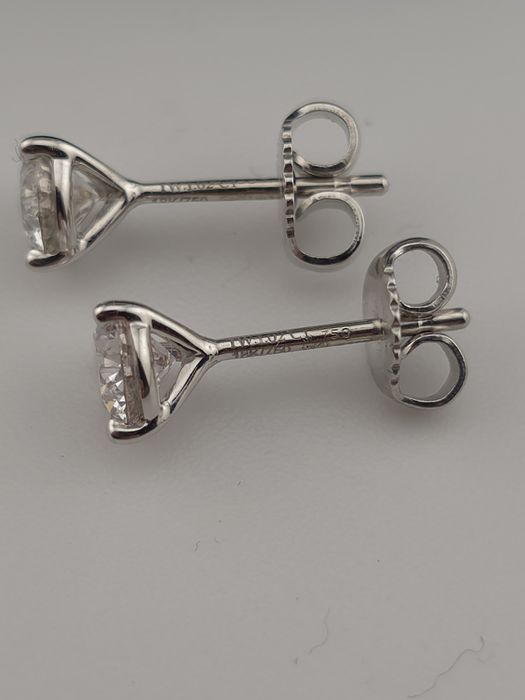 Серьги пусеты из белого золота 750 пробы с бриллиантами по 0.51ct  GIA