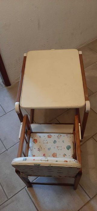 Mesa e cadeira de bebé