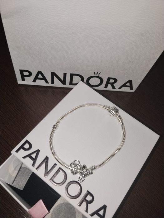Pulseira e 2 contas Pandora
