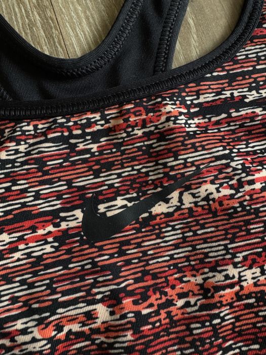 Спортивний топ Nike