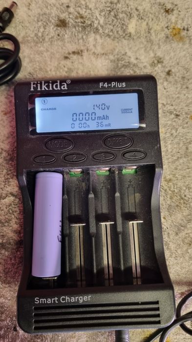 Ładowarka ogniw 3,7,volt
