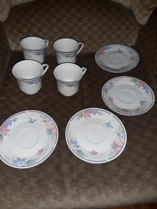 Conjunto de chá - 4 chávenas e 4 pires
