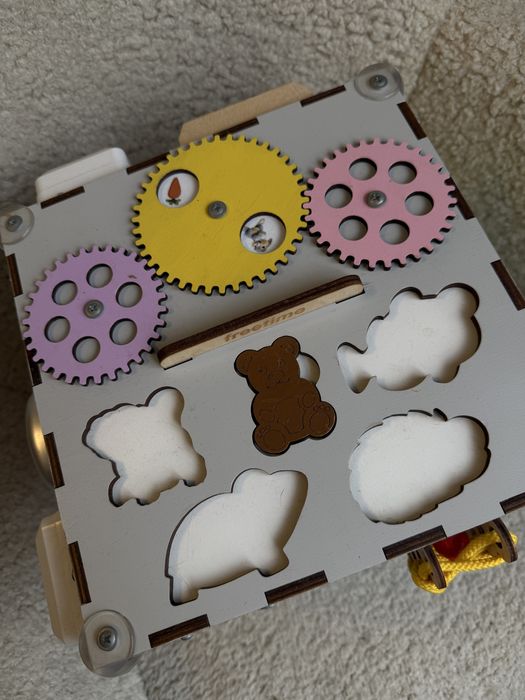 Бізі куб дитячій