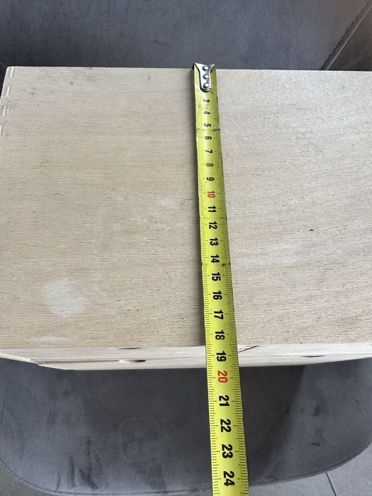 Стілець деревяний, полиця ікеа