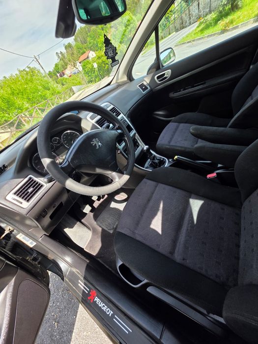 Vendo por ter comprado um outro carro. Vendo ou troco por caravana pode ser com acerto da minha parte.