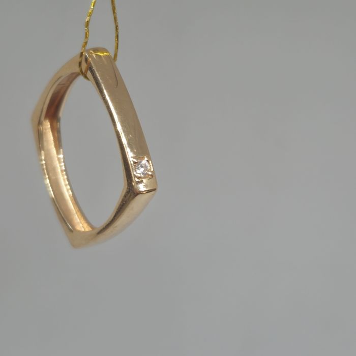 Каблучка квадратна з червоного золота. Нова.