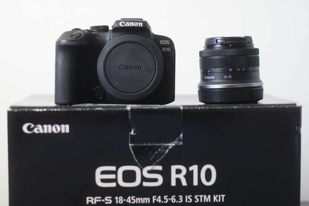 Canon EOS R10 + RF-S 18-45mm