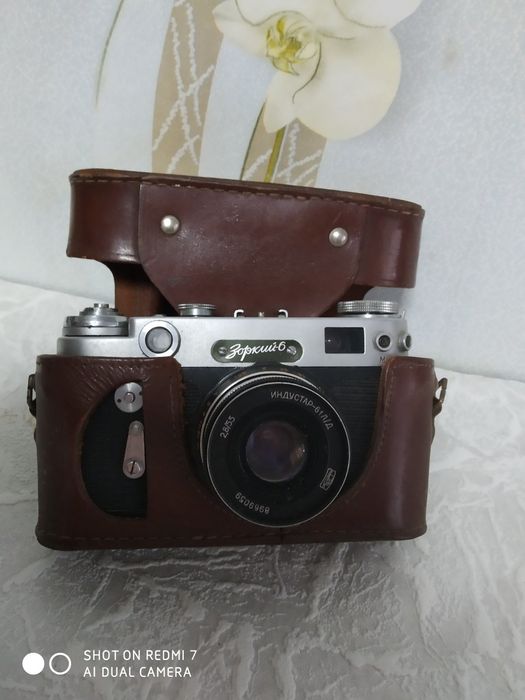 Продаю фотоаппарат Зоркий-6 с объективом Индустар-50 и вспышкой Фотон
