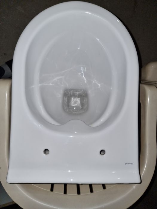 Miska wc prwie niużywana cersanit 2 szt