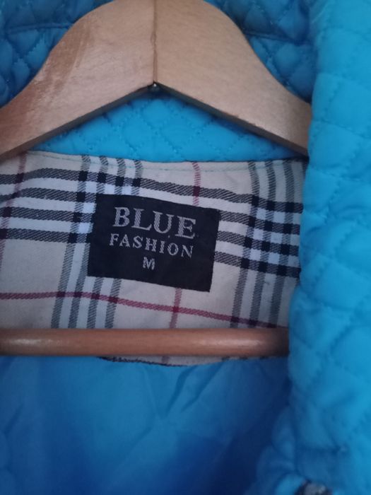 Niebieska pikowana kurtka