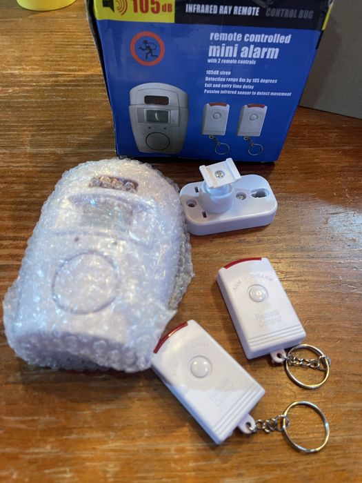 Alarme com Sensor de Movimento PIR + 2 Comandos - 105dB - Novo