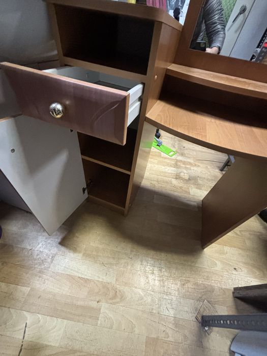 Toaletka do sypialni plus szafa do przedpokoju