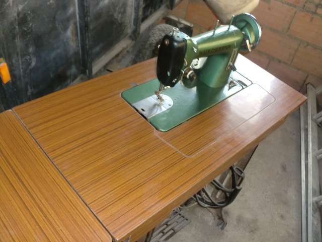 Maquina de costura HUSQVARNA