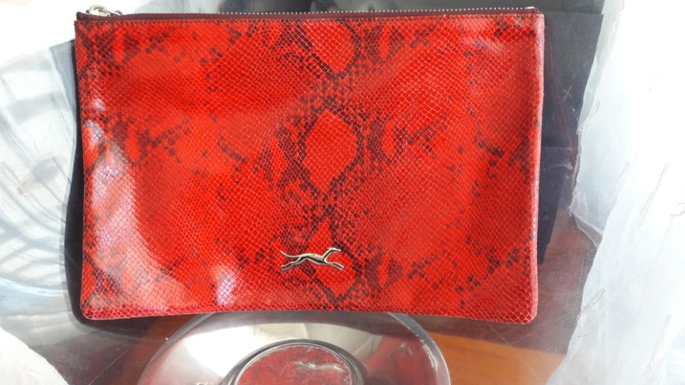 Bimba Y Lola, pele vermelha