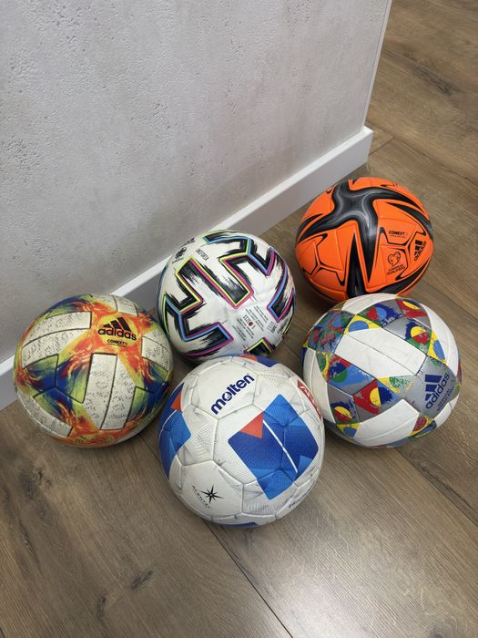 Футбольні мячі adidas