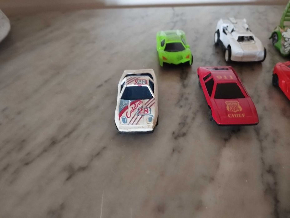 Lote de carros colecionáveis.