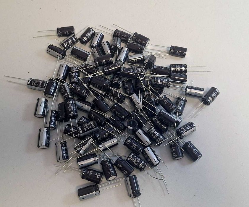 kondensatory SAMWHA THT; 1000uF; 16VDC 85sztuk