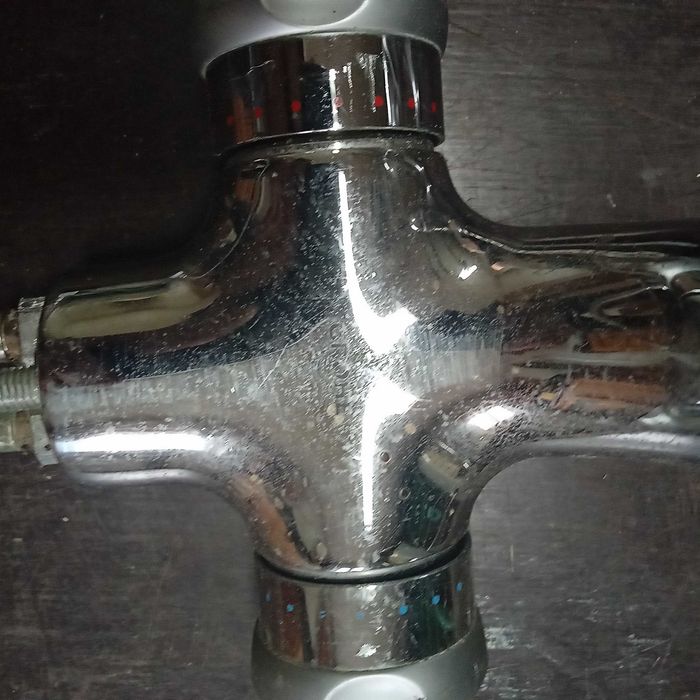 Torneiras de marca Groehe(2) e mãos de chuveiro(2)