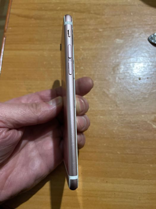 Продам айфон 6s+ в гарному стані або поміняю на блютуз колонку з радіо