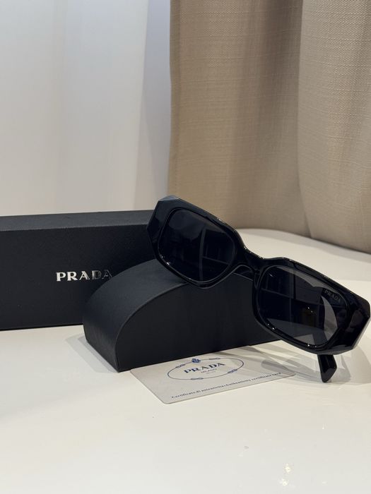 Окуляри Prada в широкій оправі чорні сонцезахисні Прада очки