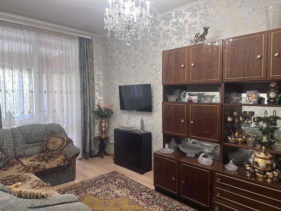 Продам трикімнатну квартиру Лятошинського