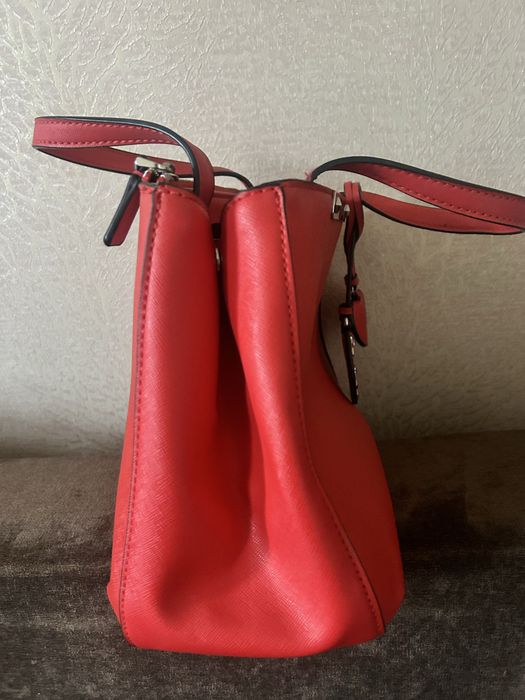 Продам сумку Guess