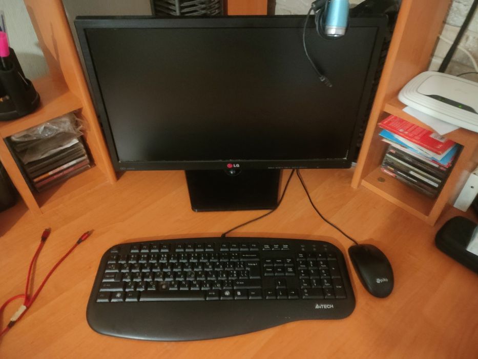 Пк.  Монитор наушники телефон клавиатура  и др.